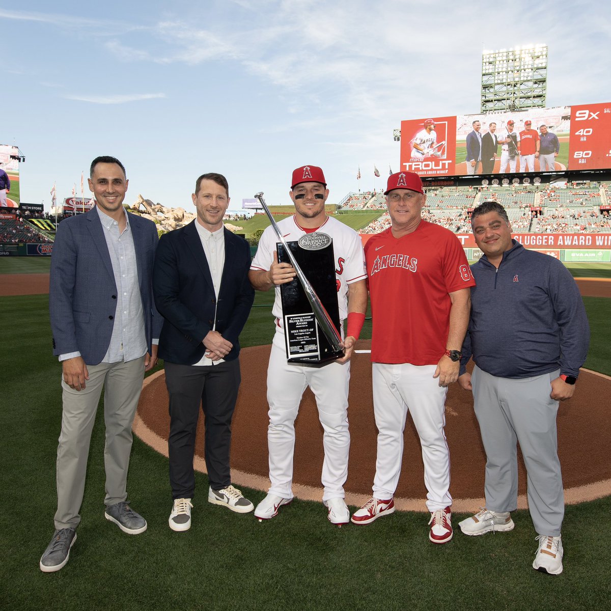 Angels's tweet image. #️⃣9️⃣ for 2️⃣7️⃣

Congratulations to Mike Trout on receiving his ninth Silver Slugger Award!