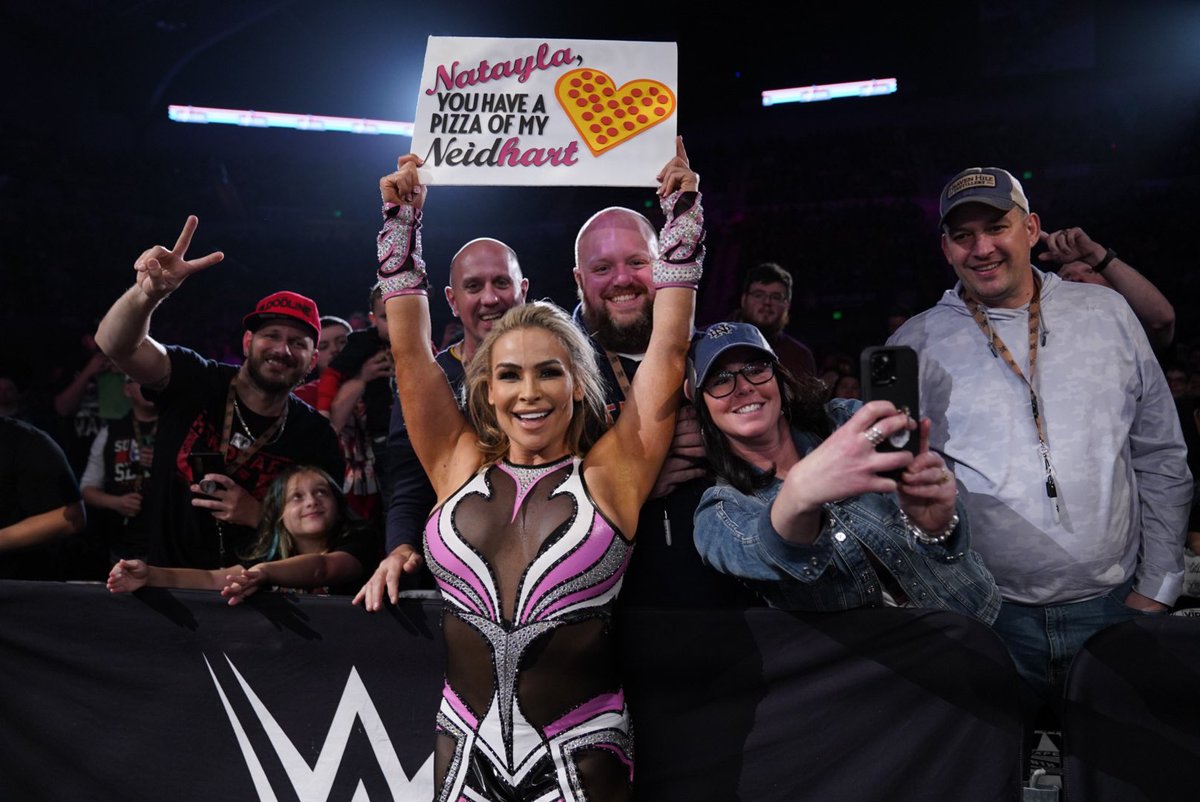 .@NatbyNature getting some ❤️ from #WWEFortWayne!