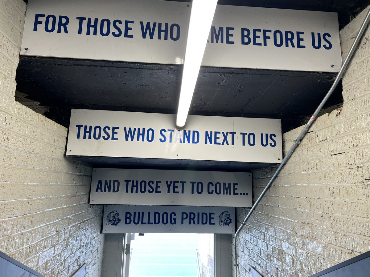 Thank you <a href="/WillieCashmore/">Willie Cashmore</a> for the invite!  Had a great time meeting the coaches and seeing the campus. <a href="/DrakeBulldogsFB/">Drake Football</a> @2CoachG1 <a href="/tstepsis/">Todd Stepsis</a>