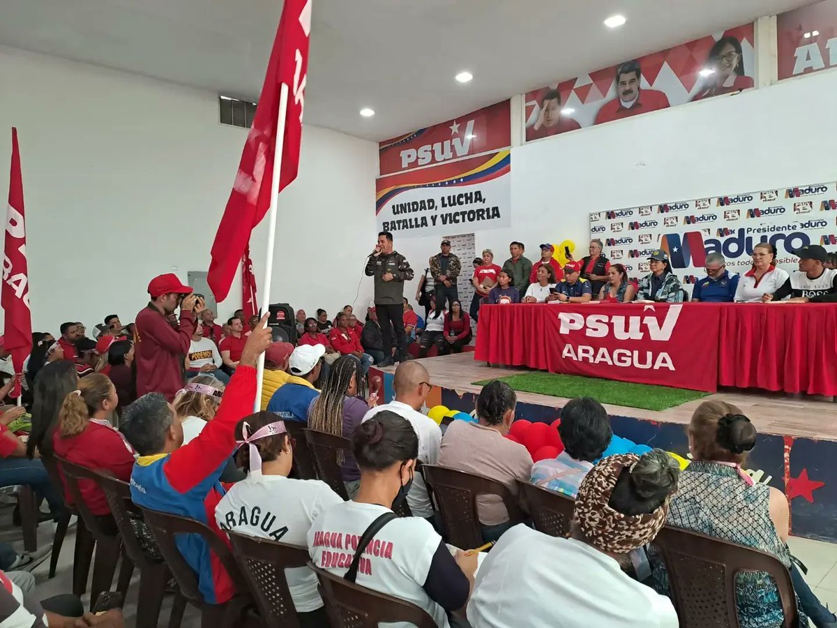 leoalvacabrera's tweet photo. El Movimiento Educadores de Aragua estuvo acompañando a nuestra Gob. @Soykarinacarpio en la Instalación de la Comisión de Movimientos Sociales del @PartidoPSUV, @JuventudPSUV y Gran Polo Patriótico.
¡Unidos Siempre Venceremos! 
#FiestasDeportivasDelAlba 
@dcabellor @ramolinap https://t.co/BGypQI70Zt