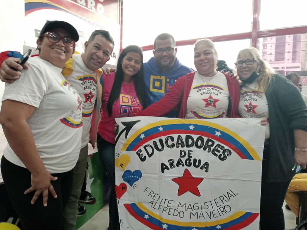 leoalvacabrera's tweet photo. El Movimiento Educadores de Aragua estuvo acompañando a nuestra Gob. @Soykarinacarpio en la Instalación de la Comisión de Movimientos Sociales del @PartidoPSUV, @JuventudPSUV y Gran Polo Patriótico.
¡Unidos Siempre Venceremos! 
#FiestasDeportivasDelAlba 
@dcabellor @ramolinap https://t.co/BGypQI70Zt