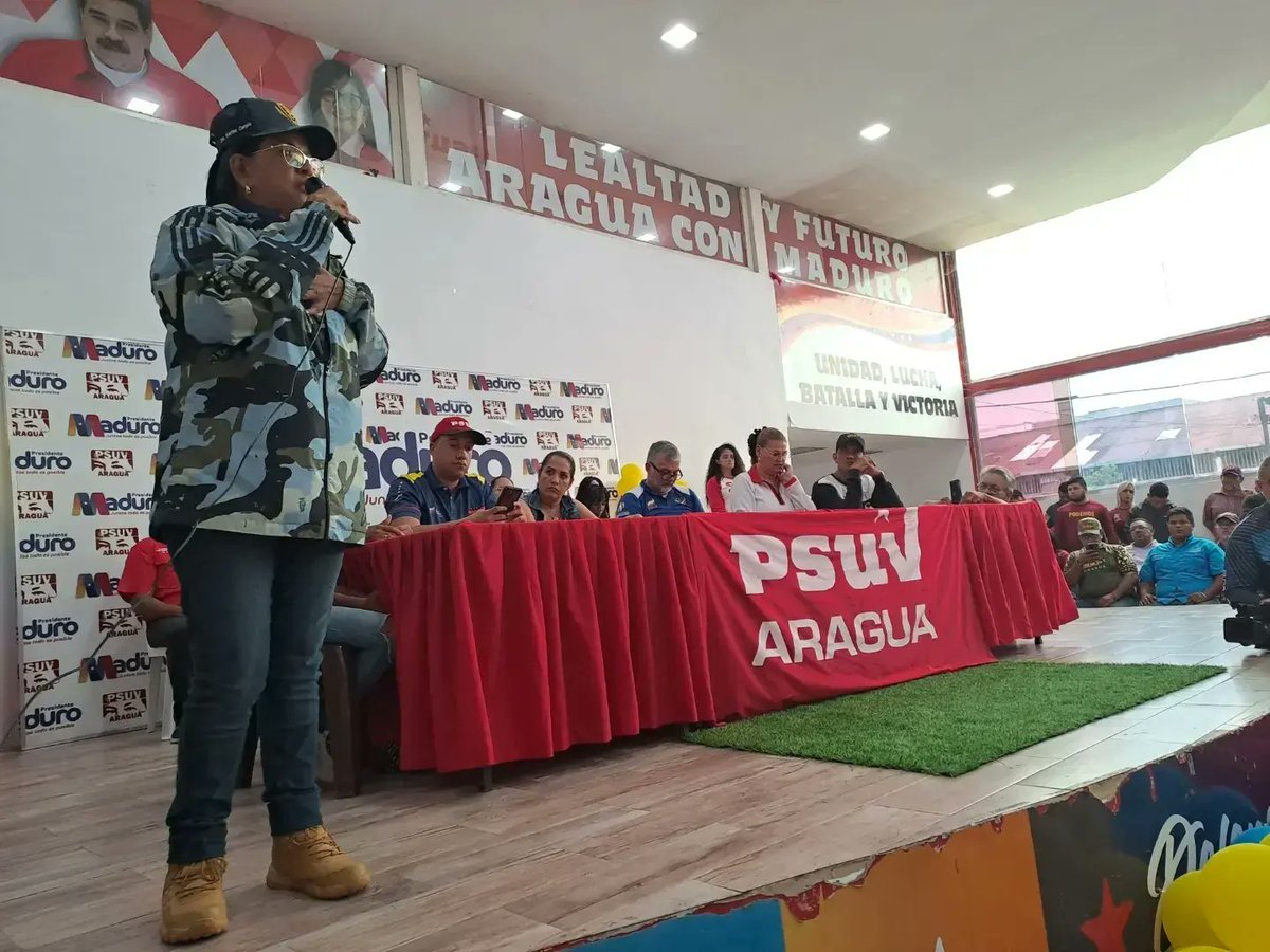 El Movimiento Educadores de Aragua estuvo acompañando a nuestra Gob. <a href="/Soykarinacarpio/">Karina Carpio</a> en la Instalación de la Comisión de Movimientos Sociales del <a href="/PartidoPSUV/">PSUV</a>, <a href="/JuventudPSUV/">Juventud PSUV</a> y Gran Polo Patriótico.
¡Unidos Siempre Venceremos! 
#FiestasDeportivasDelAlba 
<a href="/dcabellor/">Diosdado Cabello R</a> <a href="/ramolinap/">Ricardo Molina</a>
