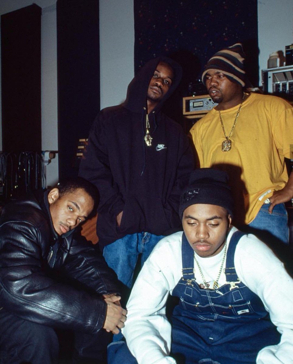 _ValTown_'s tweet image. Prodigy, Havoc, Raekwon, &amp;amp; Nas. 1995. 

Raekwon always respected real lyricists, didn’t matter which borough or city. Queens was putting out heavy hitters in rap during the 90’s, and Raekwon gravitated to it.