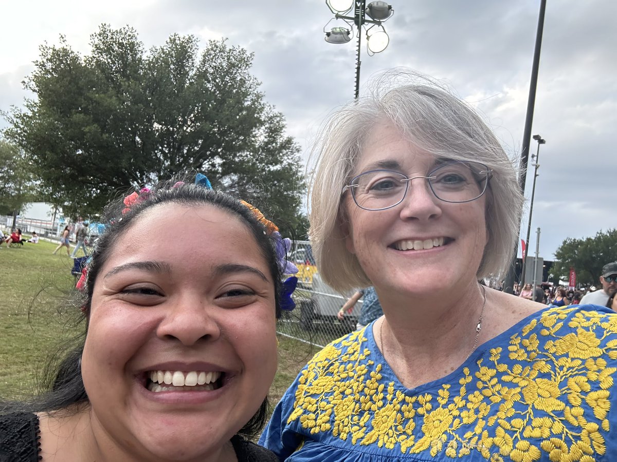 Patty Roberts on Twitter "Wow! StMarysU Oyster Bake, meeting Shane