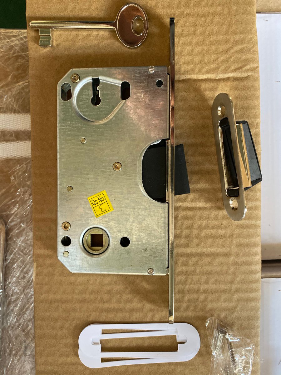 GoodMan0606's tweet image. Euro Standard Mortise Door Lock Body

-Lock case:Iron
-Cylinder:Customized
-Bolt :Plastic plus magnetic
-Center:85mm
-Backset:50mm
-Front Plate:Zinc alloy
-Hub:steel
-Finish:PB, CP, AB, AC, SS, BN, MBN, MAB
#euro #mortiselock