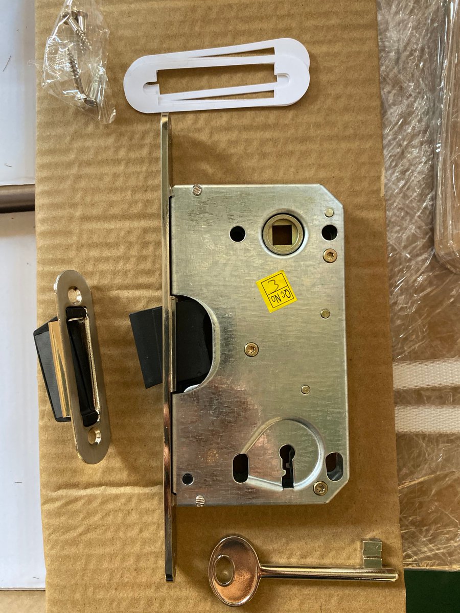 GoodMan0606's tweet image. Euro Standard Mortise Door Lock Body

-Lock case:Iron
-Cylinder:Customized
-Bolt :Plastic plus magnetic
-Center:85mm
-Backset:50mm
-Front Plate:Zinc alloy
-Hub:steel
-Finish:PB, CP, AB, AC, SS, BN, MBN, MAB
#euro #mortiselock