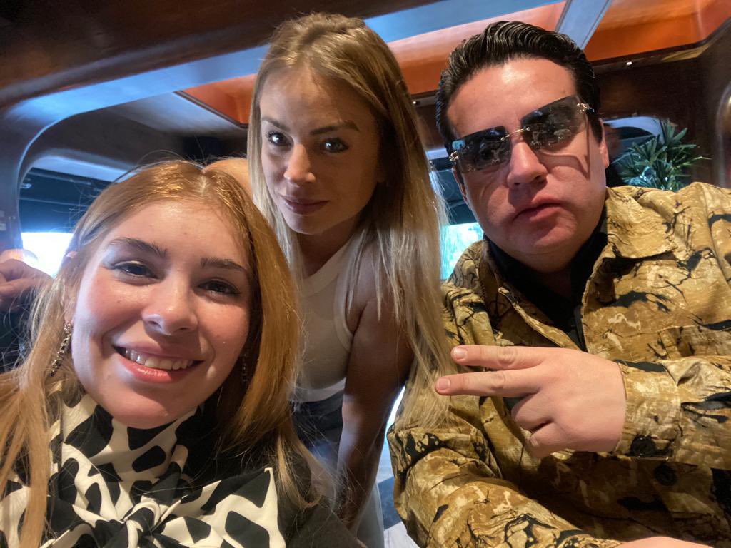 charliedelvalle's tweet photo. Aprovecho para felicitar a Yanuli Yunues con motivo de su cumpleaños, a quien le deseo bienestar y éxito, tanto en lo personal como en lo profesional. ¡Muchas felicidades mamá Yayus! 🇲🇽 #Yayus 🎂📸✌🏻🇲🇽 https://t.co/aolcE9Sc7f