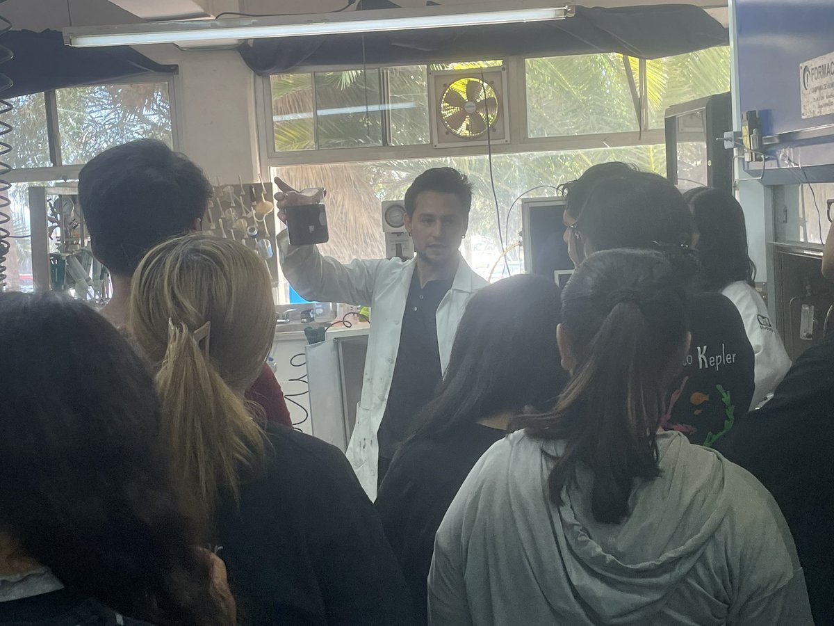 RomoHerrera_Lab's tweet photo. CasaAbierta 2023 (OpenHouse)
@CNyN_UNAM 

AG&amp;P
Assembly Graphene &amp; Plasmonics 

Montse Gallegos &amp; José Ruiz https://t.co/M5Jv6o3wws