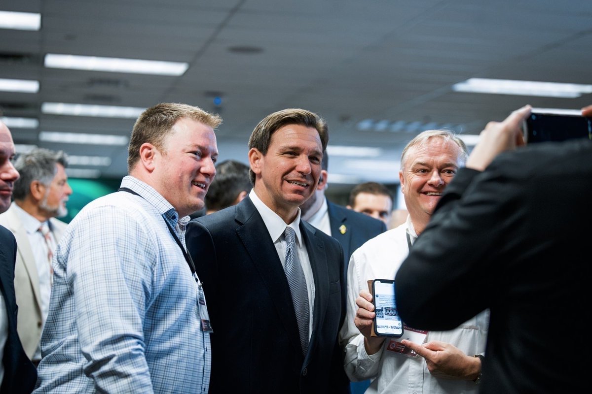 RonDeSantis's tweet photo. Thank you, @UtahGOP!

Great to see so many patriots fired up to defend freedom and fight back against the Biden agenda. https://t.co/n7mnmwHIQQ