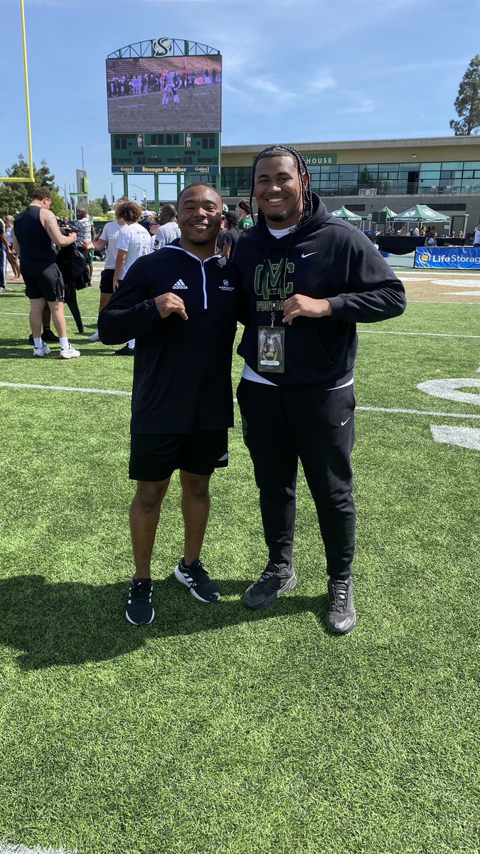 mwhite2024_'s tweet photo. I had a great time at the @SacHornetsFB Junior Day !! I got to meet the coaching staff and to see what it takes to play at the next level and got to see the beautiful campus. Thank you for the hospitality @CoachAJCoop @coachkmr @CoachAThompson 🙏🏾🙏🏾 @andrewplacidoo @MoreauFootball https://t.co/IjawxtZxV8