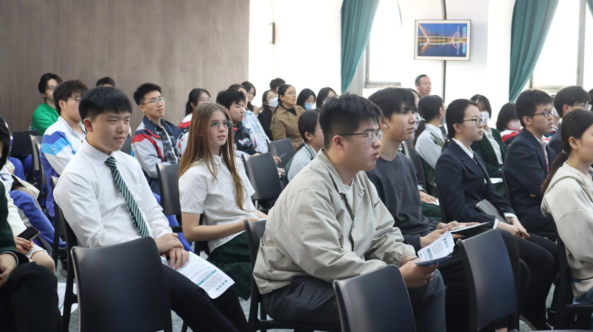 CUNJCnews's tweet photo. Applying to Cambridge: Admission Event for 2024 Undergraduate Study Held Successfully at CUNJC! The event has attracted more than 300 high school students, teachers, and parents to join in in-person or online. https://t.co/nmfCF9Q7mi