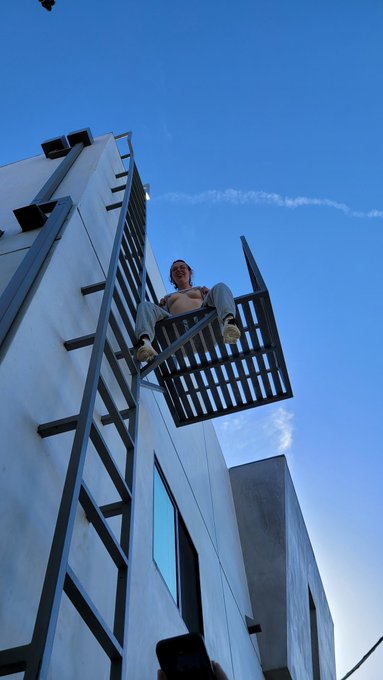 Usually, when I have to "talk the director down off the ledge" this is not why. @caseycalvertxxx 🤣🤣🤣<a href="/tag/dirtygirl"class="tags"><span>#dirtygirl</span></a><a href="/tag/whorenextdoor"class="tags"><span>#whorenextdoor</span></a><a href="/tag/platiunumxpictures"class="tags"><span>#platiunumxpictures</span></a>