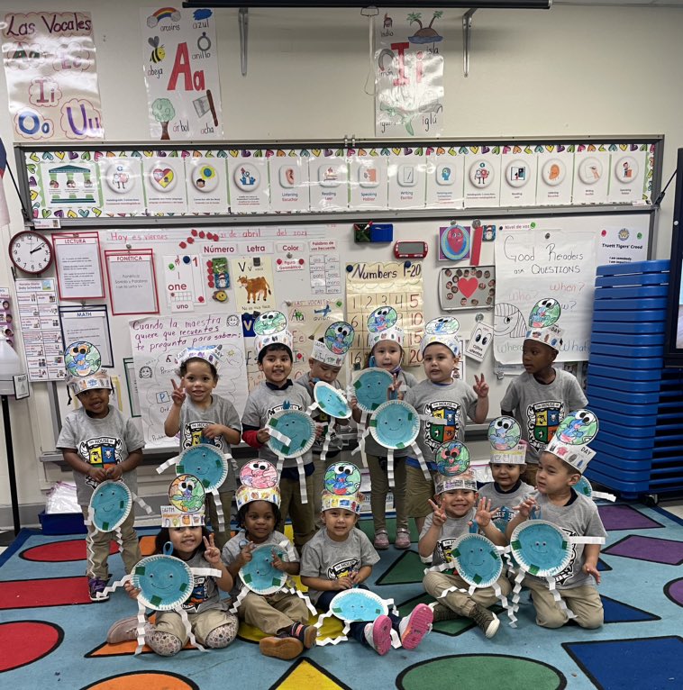 PrincipalBernal's tweet photo. Celebrating Earth Day @GWTruett!  Earth day in the classroom and House day Earth Day activities! @ACEDallasISD @TeamDallasISD https://t.co/kk4IFybvmU