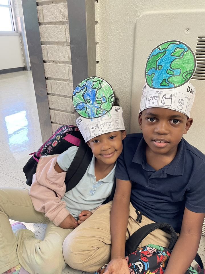 PrincipalBernal's tweet photo. Celebrating Earth Day @GWTruett!  Earth day in the classroom and House day Earth Day activities! @ACEDallasISD @TeamDallasISD https://t.co/kk4IFybvmU