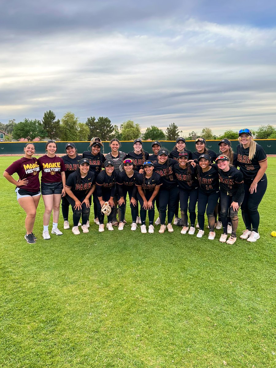 ParkBuccaneerSB's tweet photo. Bucs Sweep the DH vs Ben U 🧹 Game One The Bucs set the all-time record for runs scored in a game, in a 20-1 win 💥 multiple players with 3-hit games, 21 hits in total 🔥 Game 2 was a much closer game as The Bucs battled to a 7-5 win. Carolina Olivas led the charge going 5-6 😤 https://t.co/jhEOYw41AW