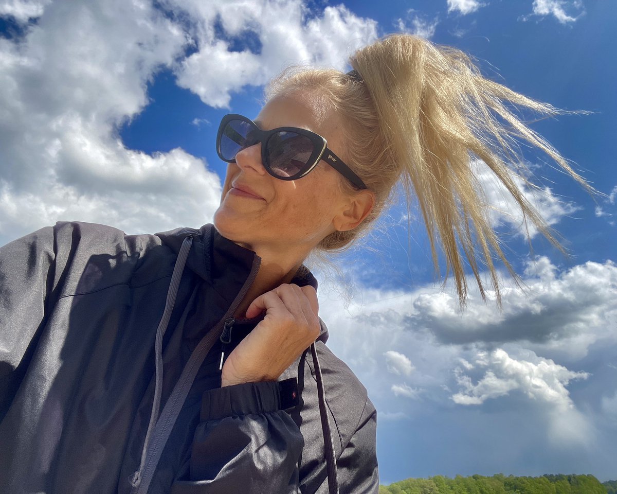 HiHeatherGarcia's tweet photo. Celebrating a good @goodr Earth Day! #bekind #staycool #getyourflockon https://t.co/dRU5uc7FU4