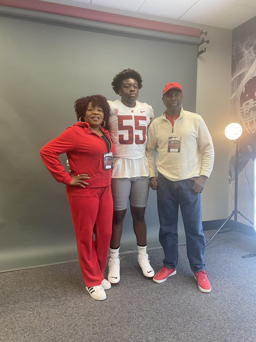 After a great Junior Day visit to <a href="/WSUCougarFB/">Washington State Football</a> and talk with <a href="/CoachDickert/">Jake Dickert</a> I am very blessed to have received an offer!! #ToTheDen24

<a href="/BKKnightsFB/">Bishop Kelly Football</a> <a href="/chrisculig/">Chris Culig-Coach Q</a> <a href="/WhitworthN/">Nick Whitworth</a> @ClayMcGuireWSU <a href="/BrandonHuffman/">Brandon Huffman</a>