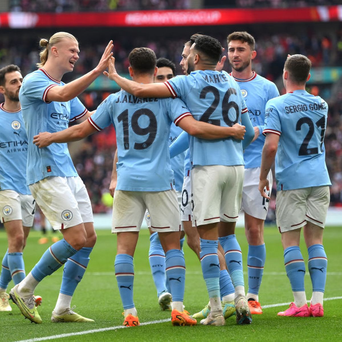 SiaranBolaLive's tweet photo. Manchester City FACup musim ini:   
◉ 4-0 vs Chelsea  
◉ 1-0 vs Arsenal  
◉ 3-0 vs Bristol City  
◉ 6-0 vs Burnley  
◉ 3-0 vs Sheffield United

17 Gol 
0 Bobol
FINAL
Tim pertama yang mencapai Final FACup tanpa kebobolan gol dalam 57 tahun 
@Squawka 

Man City akan menghadapi pemenang antara Man United vs Brighton di FINAL FACup
