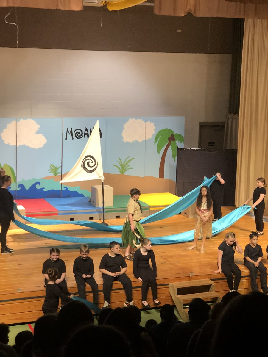 RonKinmon's tweet photo. Enjoyed our Lincoln Little Devils performing their school play tonight. The students and their teachers/coaches did a great job!
Moana Jr
#DaytonPride
@JayGreendevil @hdragan21 @TimChenot922 @AmandaBerringer https://t.co/lVE7PyY3GR