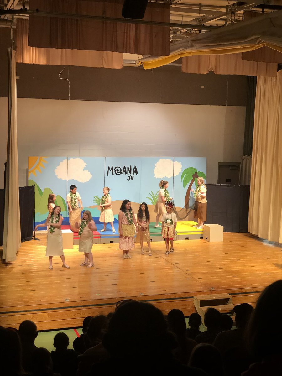 RonKinmon's tweet photo. Enjoyed our Lincoln Little Devils performing their school play tonight. The students and their teachers/coaches did a great job!
Moana Jr
#DaytonPride
@JayGreendevil @hdragan21 @TimChenot922 @AmandaBerringer https://t.co/lVE7PyY3GR