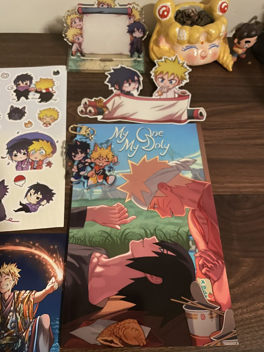 hedonistvenus_'s tweet photo. i ordered @snszine as a birthday present for myself when i was in a really bad place, and i’m so happy to finally hold the full bundle in my hands!! everything was packaged wonderfully, and all the merch is beautiful!! 😭☀️🌙 https://t.co/HrRBZqPxoi