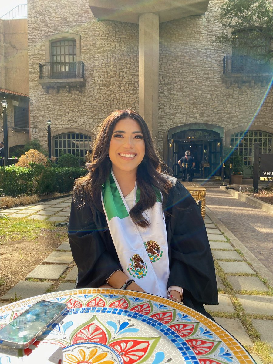 melissaaslaay's tweet photo. grad season 👩🏻‍🎓 https://t.co/FtGrkNlu6h