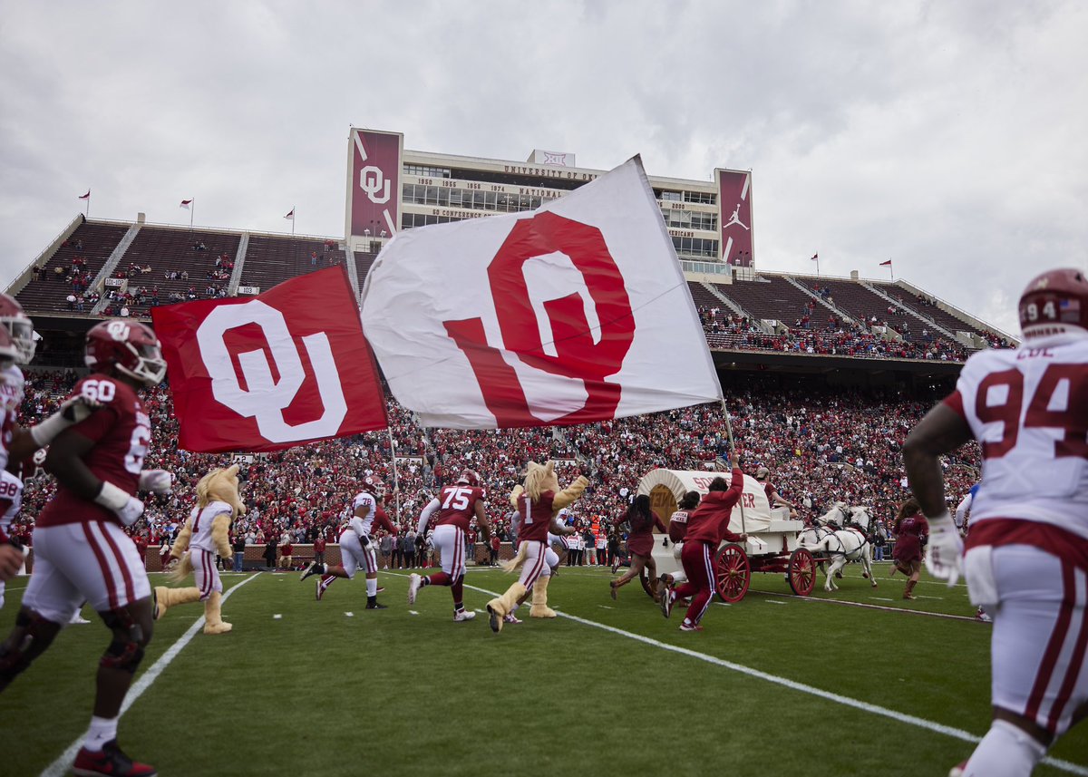 OU_President's tweet image. Sooner Magic was back in the Palace today! Couldn't have asked for a better day with the #OUFamily. @CoachVenables and @OU_Football are gearing up for an exciting 2023 season, and it was an honor to celebrate @K1 and his return to @UofOklahoma. Looking forward fall! #Boomer