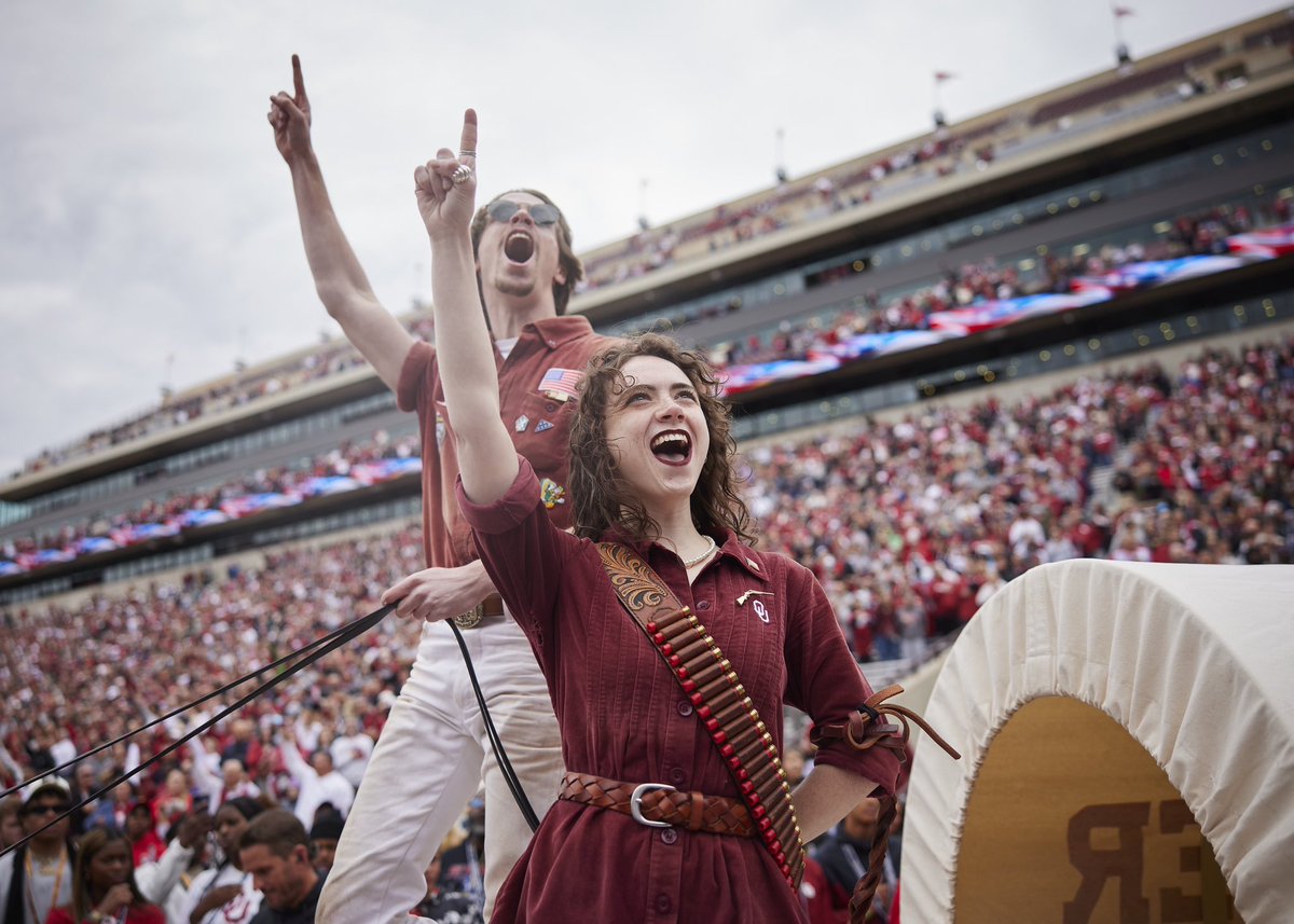 OU_President's tweet image. Sooner Magic was back in the Palace today! Couldn't have asked for a better day with the #OUFamily. @CoachVenables and @OU_Football are gearing up for an exciting 2023 season, and it was an honor to celebrate @K1 and his return to @UofOklahoma. Looking forward fall! #Boomer