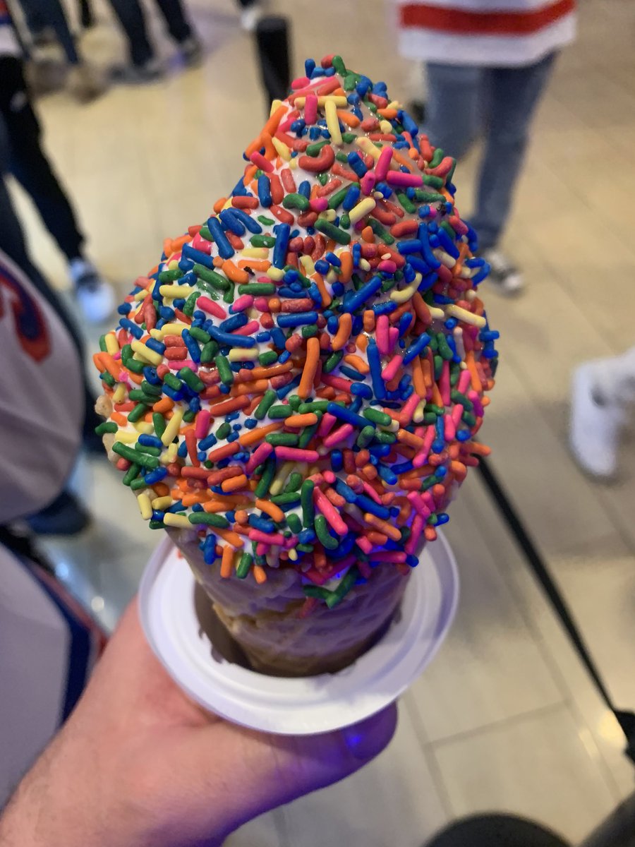 PaulsRandomness's tweet photo. 2nd period intermission ice cream. Need. Must have. #LGR #BarryBeck @CartonRoberts https://t.co/DT9uAFS264
