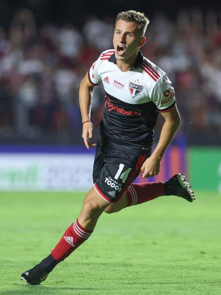 Blog_Soberano's tweet photo. Artilharia do Tricolor em 2023:

8 Galoppo
4 Calleri
3 Luciano e Pedrinho
2 Erison, Luan e Marcos Paulo
1 Alan Franco, Caio Paulista, David, Juan, Michel Araujo, Pablo Maia e Wellington Rato https://t.co/bIBO5a7hrC