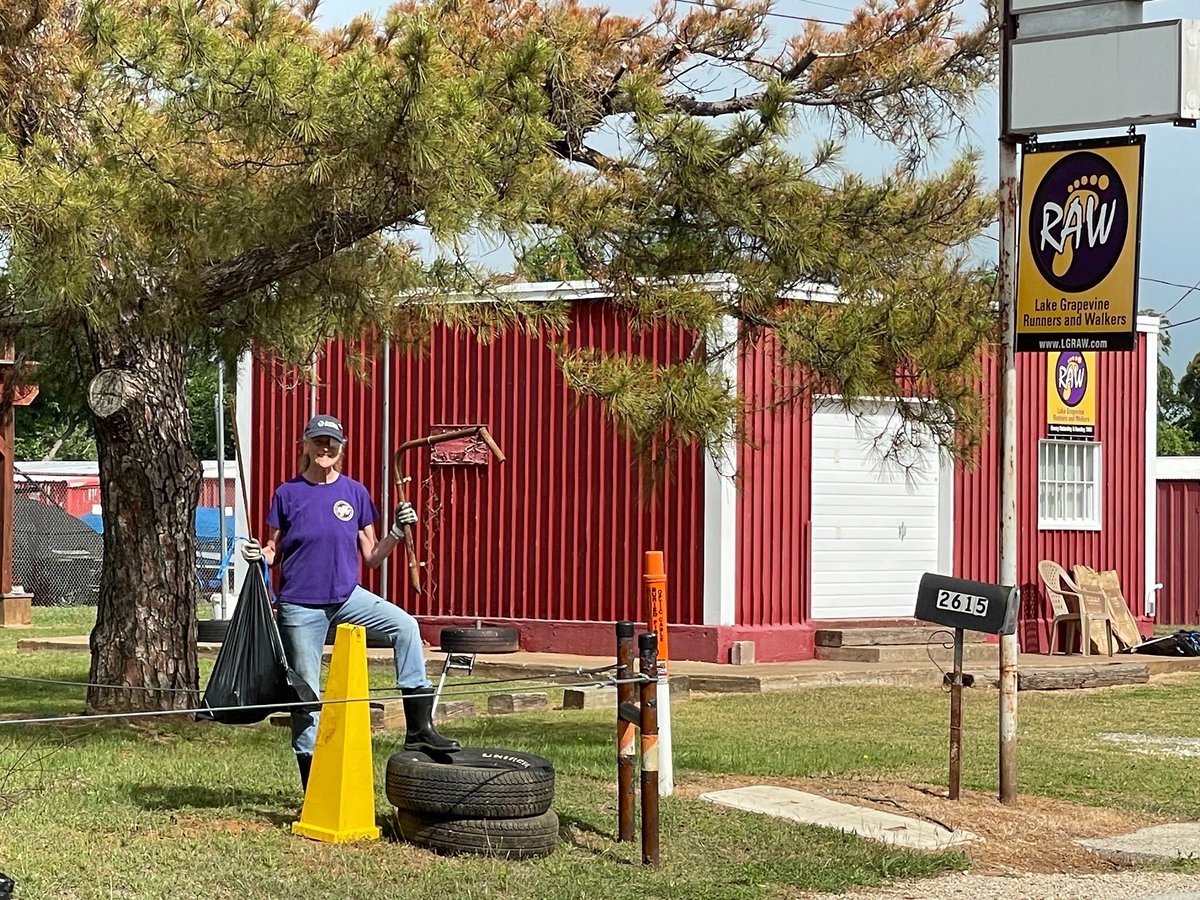 K2Runs's tweet photo. Before, during and after the Don’t mess with Texas Trash-off. I 💜 that @LakeGrapevineRW is committed to a cleaner, greener Grapevine. #trashtag #beautifytexas #Dontmesswithtexas #CleanYOURBlock #DoBeautifulThings #GoVolunteer https://t.co/Jqnk5JZzED