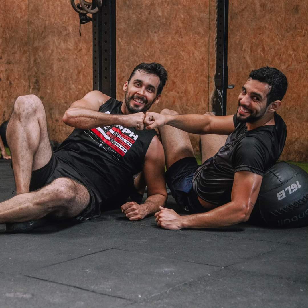 PauloTorresRJ's tweet photo. Depois do WOD... apenas "sorria e acene". rs
#crossfitaddict #crossfitbrasil #crossfitlife #crossfitbrothers #crossfit #cross21 https://t.co/ES7TY2NWJ7