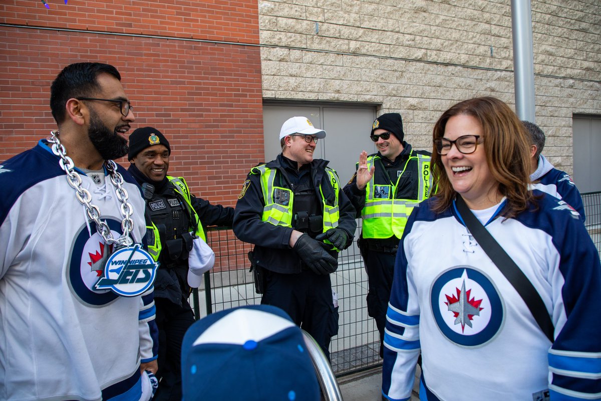 HStefansonMB's tweet photo. Even if the night didn’t end the way we wanted, the @nhljets sure played a thrilling game this afternoon! 

So great to see the #wpgwhiteout back in full force! #gojetsgo https://t.co/xwpOoasCoa