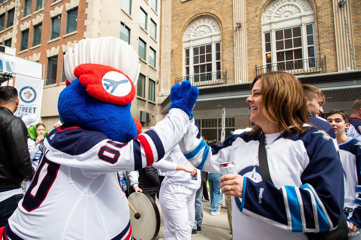 HStefansonMB's tweet photo. Even if the night didn’t end the way we wanted, the @nhljets sure played a thrilling game this afternoon! 

So great to see the #wpgwhiteout back in full force! #gojetsgo https://t.co/xwpOoasCoa