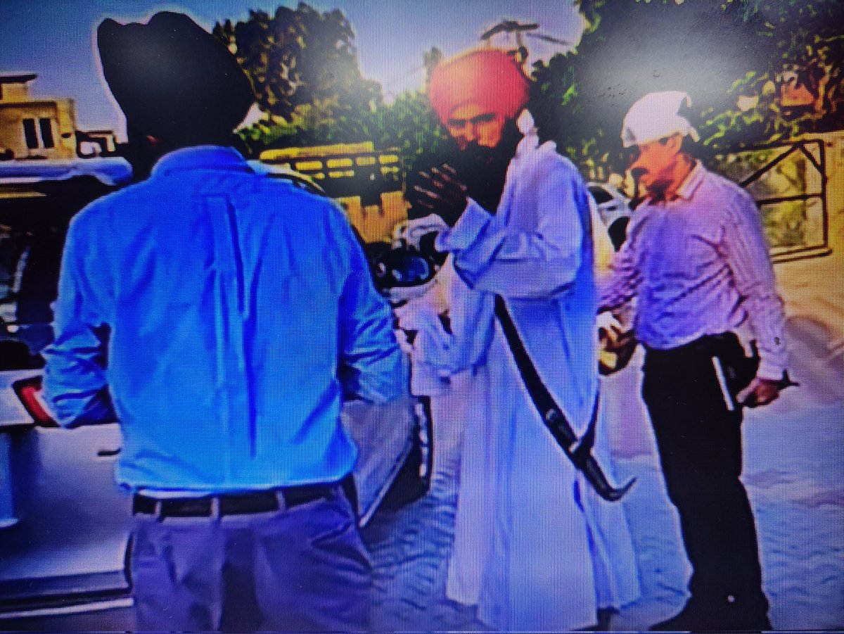 _shru_tea's tweet photo. 'वारिस पंजाब दे' का प्रमुख भगोड़ा अमृतपाल गिरफ्तार किया गया। 
अमृतपल सिंह ने खुद किया सरेंडर। 
अजनाला कांड के बाद से था फरार।
36 दिनों बाद किया गया गिरफ्तार।
@PunjabPoliceInd @CMOPb https://t.co/Sf8knmVHTN