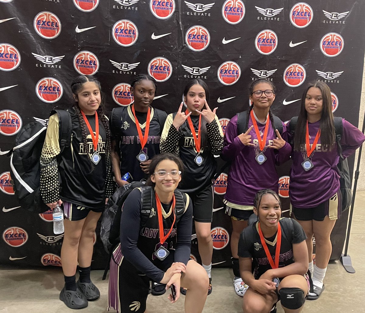 SASelectHoops's tweet photo. Great job tonight ladies 💪🏾. Getting better every tournament.  #proudcoach #saselectbasketball #saselect https://t.co/UIqrHJTbmh