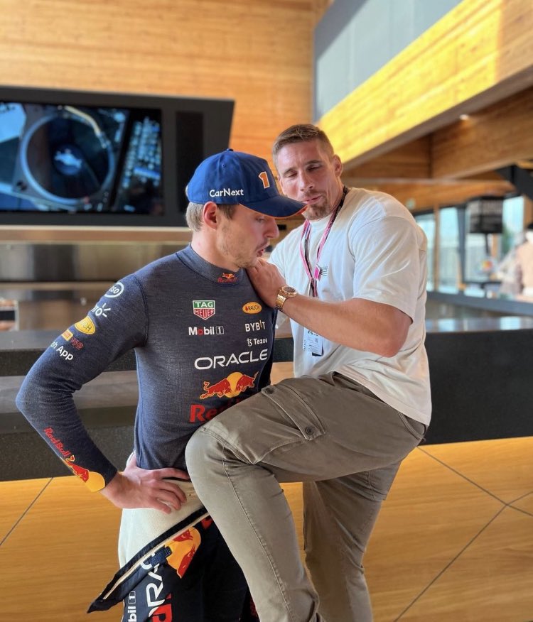 F1Newfan's tweet photo. @gajaemii ㅋㅋㅋ니킥도 당했다구요ㅋㅋㅋㅋㅋㅋ
너무 다소곳하게 안기는 게 너무 웃겨욬ㅋㅋㅋㅋㅋㅋㅋㅋㅋㅋㅋㅋ 저 저항 없는 발도🤣🤣 https://t.co/dxZN1Q4xBr