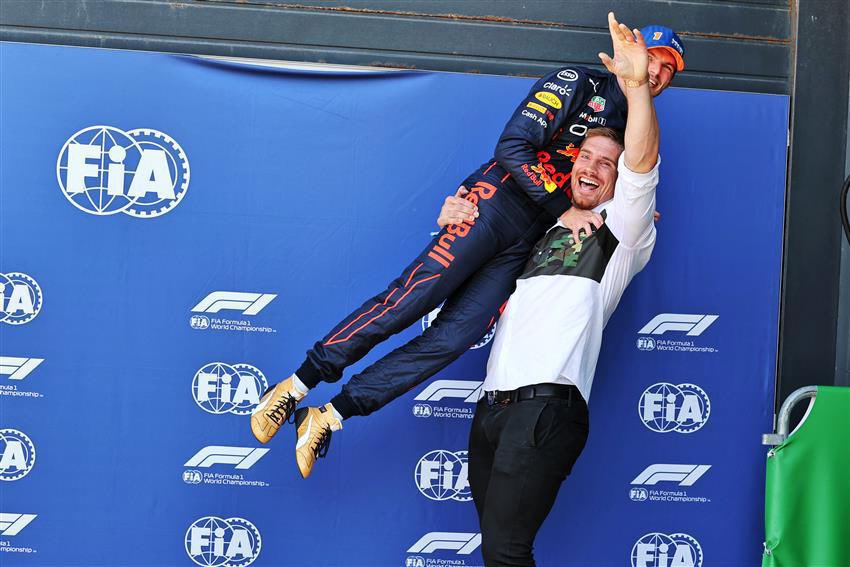 F1Newfan's tweet photo. @gajaemii ㅋㅋㅋ니킥도 당했다구요ㅋㅋㅋㅋㅋㅋ
너무 다소곳하게 안기는 게 너무 웃겨욬ㅋㅋㅋㅋㅋㅋㅋㅋㅋㅋㅋㅋ 저 저항 없는 발도🤣🤣 https://t.co/dxZN1Q4xBr