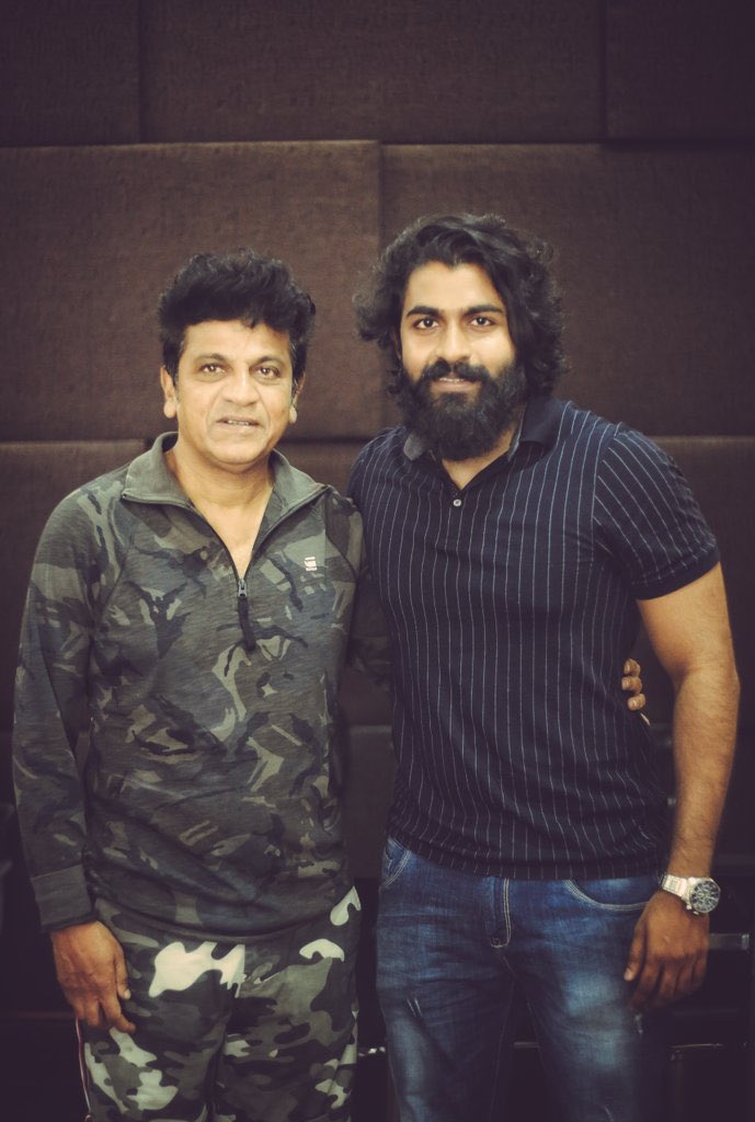 shivannaupdates's tweet photo. ದೊಡ್ಮನೆ ಯುವರಾಜನಿಗೆ ಹುಟ್ಟುಹಬ್ಬದ ಶಭಾಶಯಗಳು 
@NimmaShivanna
@yuva_rajkumar

#HappyBirthdayYuvaRajkumar
#Shivanna  #Shivarajkumar
#Drshivanna #Drshivarajkumar #YuvaRajkumarBirthdayCDP
#YuvaRajkumar
 #Ghost #BhairathiRanagal #KaratakaDamanaka #Kabzaa2
#drshivarajkumarupdates https://t.co/E2Cfj48Iws