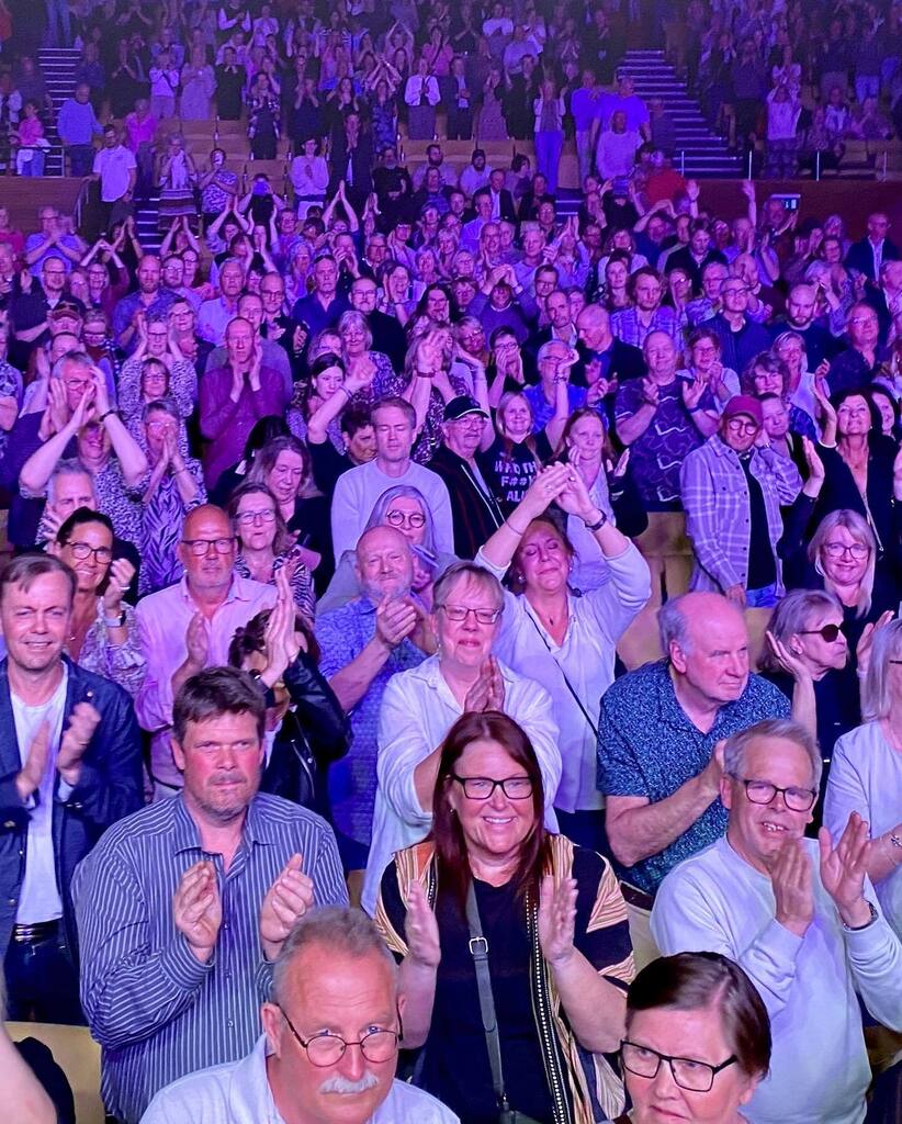 MartinBullard's tweet photo. I couldn’t wish for a better crowd reaction anywhere in the world. Your singing was delightful #Helsingborg #Konserthus #Sweden https://t.co/THzZhdGURq https://t.co/kSjc7pbRZ9