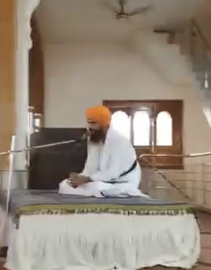 BDUTT's tweet photo. @themojostory And in keeping with his separatist Khalistani campaign #Amritpal makes a speech at the Gurudwara inJarnail Singh Bhindranwale’s village in Moga minutes before the police takes him into custody . #Breaking https://t.co/TvpYqOdRWm