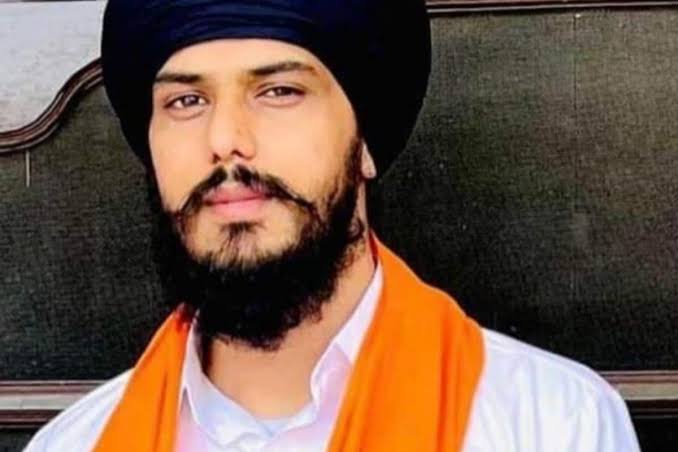 swatipandey_17's tweet photo. Fugitive Amritpal Singh surrendered in Punjab's Moga

#AmritpalSingh #PunjabPolice #moga #Punjab https://t.co/FJmJiViAlj