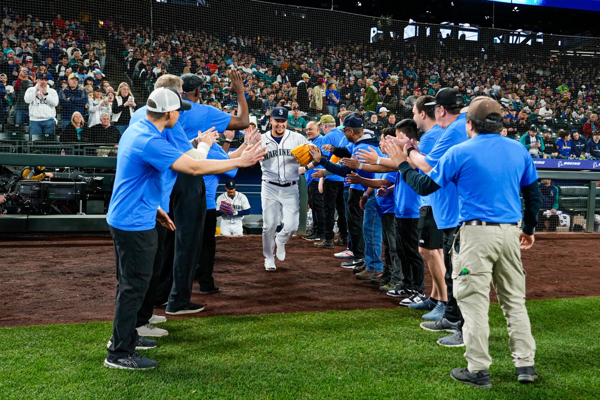 TMobilePark's tweet image. A huge thank you goes out to the members of the @BoeingWA Veterans Engagement Team for greeting the squad as they took the field today 🙌
