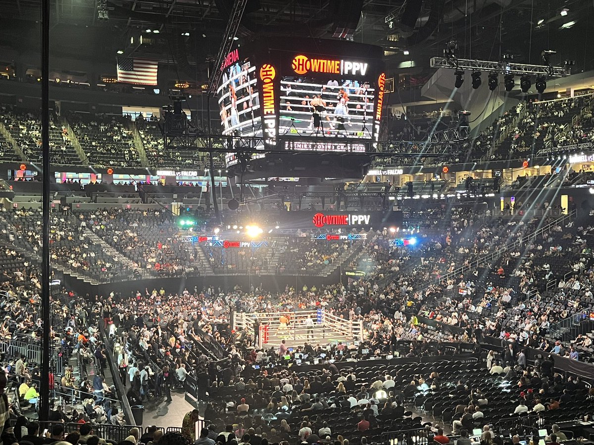whitetse15's tweet photo. 🥊Fight Night 🥊 #lasvegas #Boxing #DavisGarcia #TMobile https://t.co/5NSlNM07X0