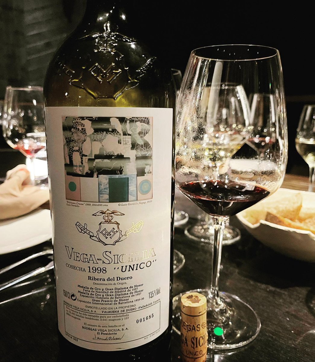 Vega Sicilia Unico 1998 in Magnum, a very rich wine with blackcurrant, fruitcake, plum flavors; medium jam-like jammy flavors; medium finish; in a magnum, this will help with further cellaring 🍷👍#winenight