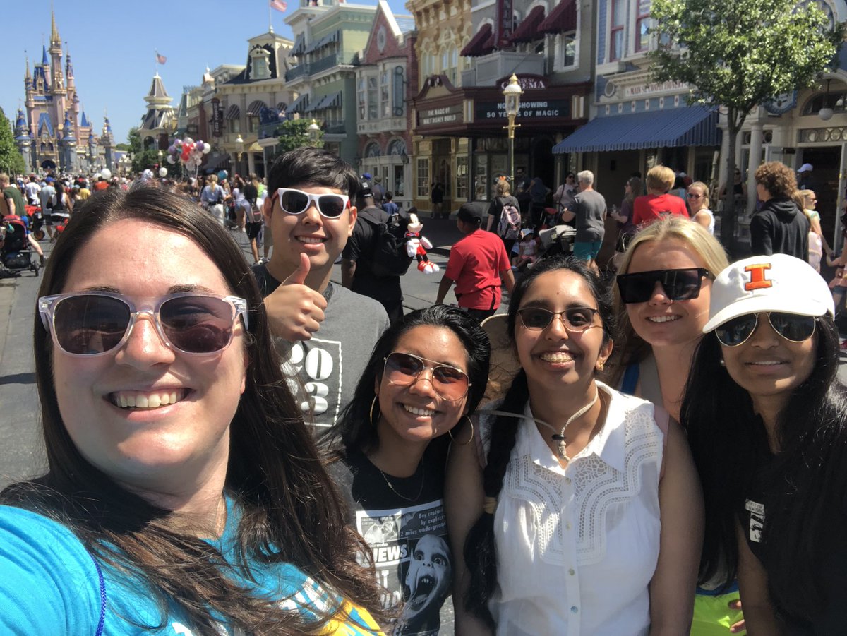 MurrayMKTG's tweet photo. #decaicdc23 started with a full day of fun- @Lightridge_DECA officially landed in Orlando! @Lightridge_LCPS https://t.co/UDAWGRjKy4