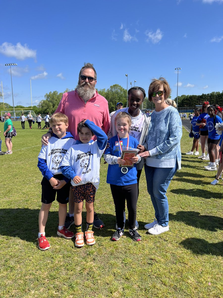k_bolanos's tweet photo. My girl received the Debbie Elliot Award today at Special Olympics!! #theluckyfew https://t.co/1BTGTSzWq9