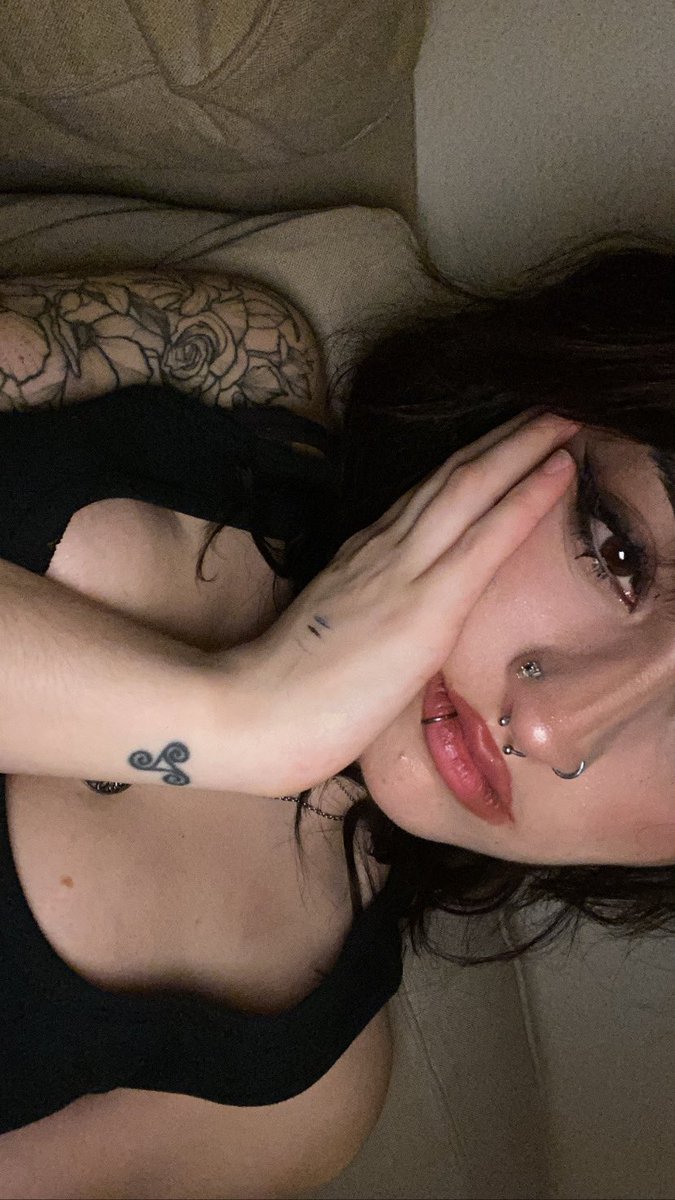 laly 💙 tweet media