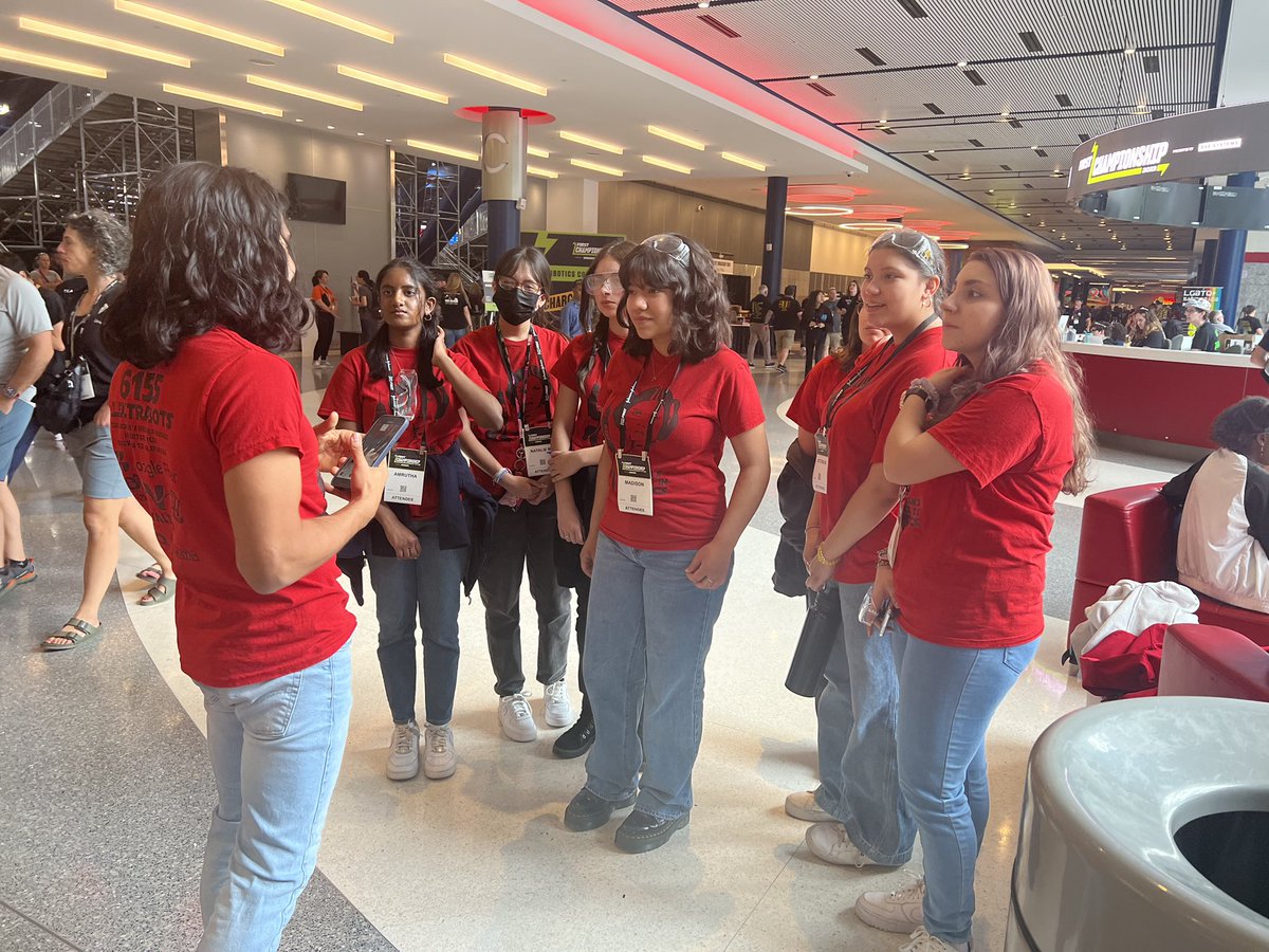ElektraBots's tweet photo. We are so happy that we were given the opportunity to go to Worlds in Houston,Texas this year!
Although we did not compete we are thankful for the chance we had to learn so much more about the ways teams build their robots. We also ran into our sponsor Jay Flores!!#WomenInSTEM https://t.co/VMa5jeuBSd