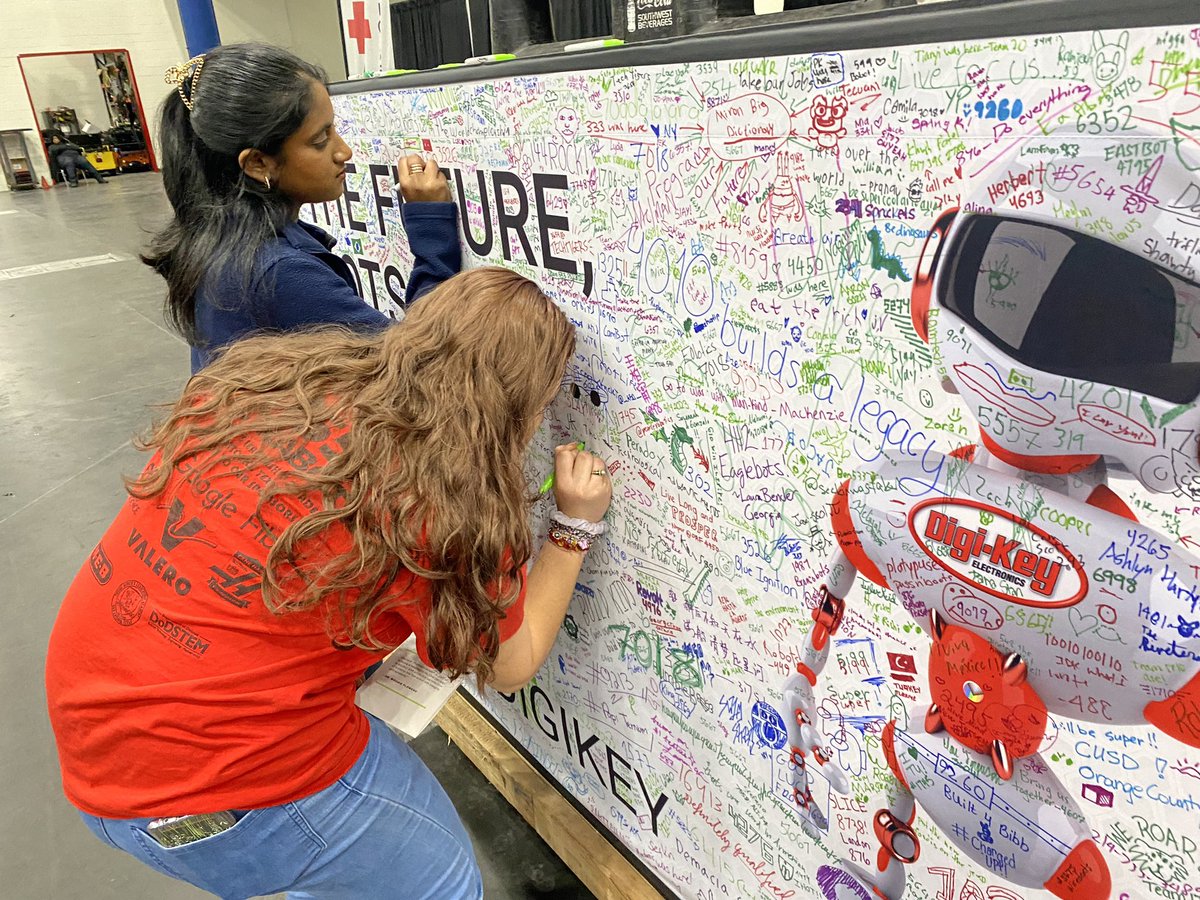 ElektraBots's tweet photo. We are so happy that we were given the opportunity to go to Worlds in Houston,Texas this year!
Although we did not compete we are thankful for the chance we had to learn so much more about the ways teams build their robots. We also ran into our sponsor Jay Flores!!#WomenInSTEM https://t.co/VMa5jeuBSd